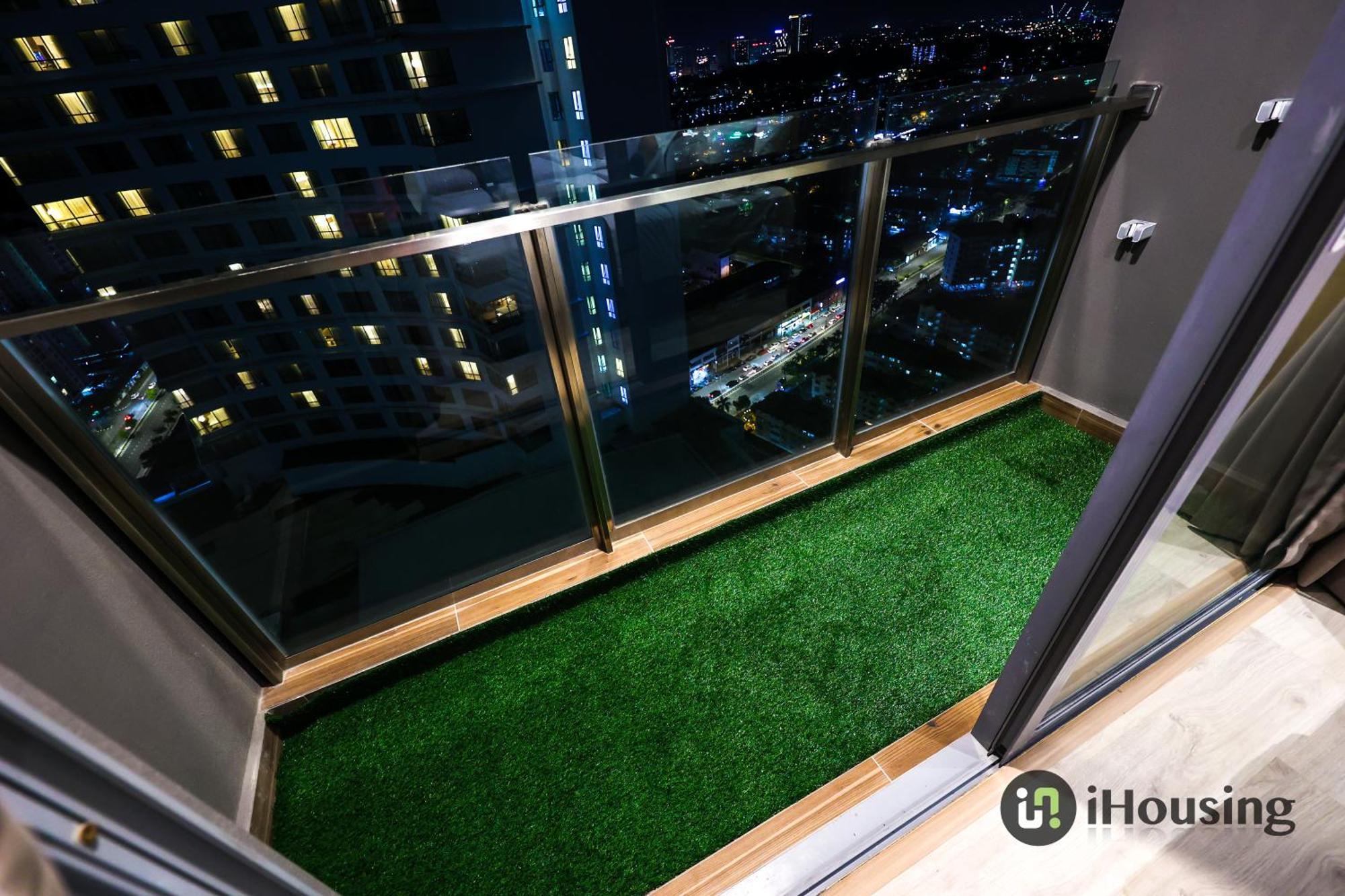 Apartment Silverscape Premium By I Housing