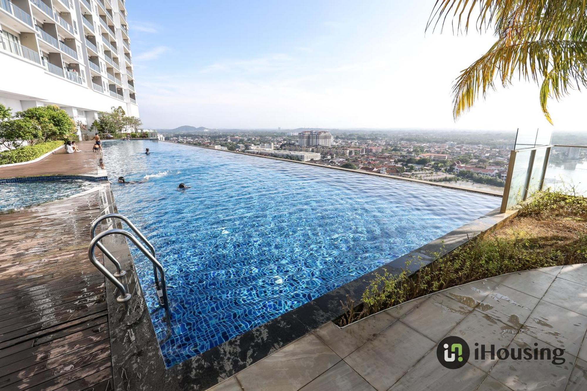 Apartment Silverscape Premium By I Housing