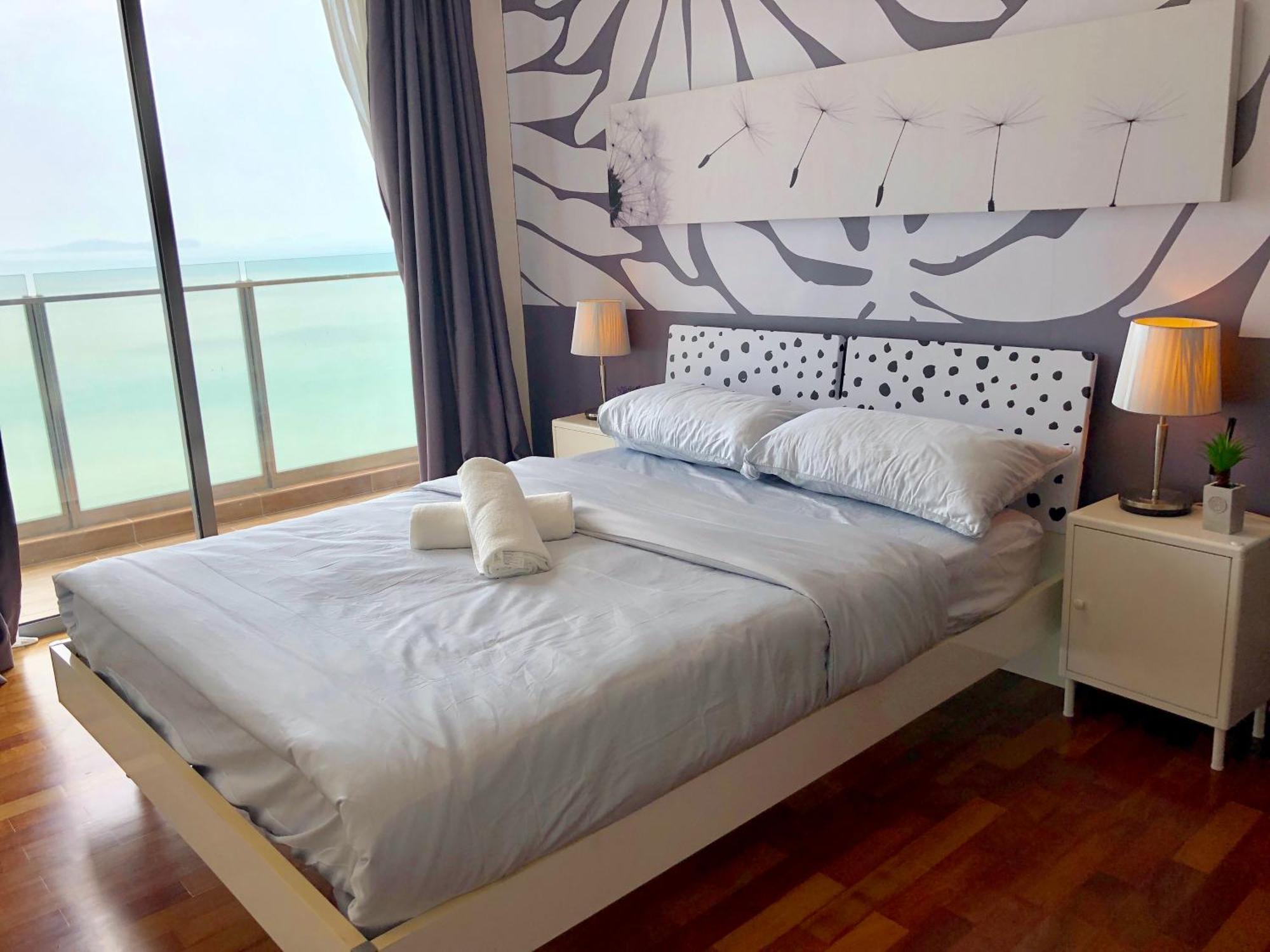 Apartment Silverscape Premium By I Housing