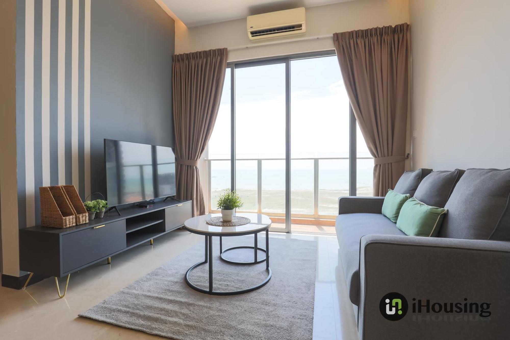 Apartment Silverscape Premium By I Housing